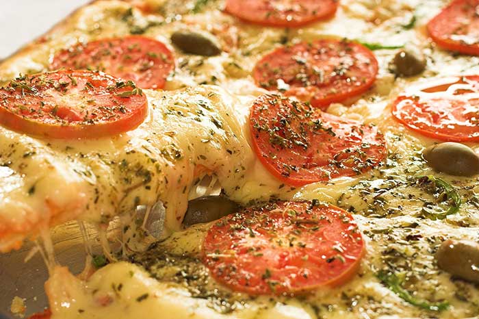 Pizza mit Oregano